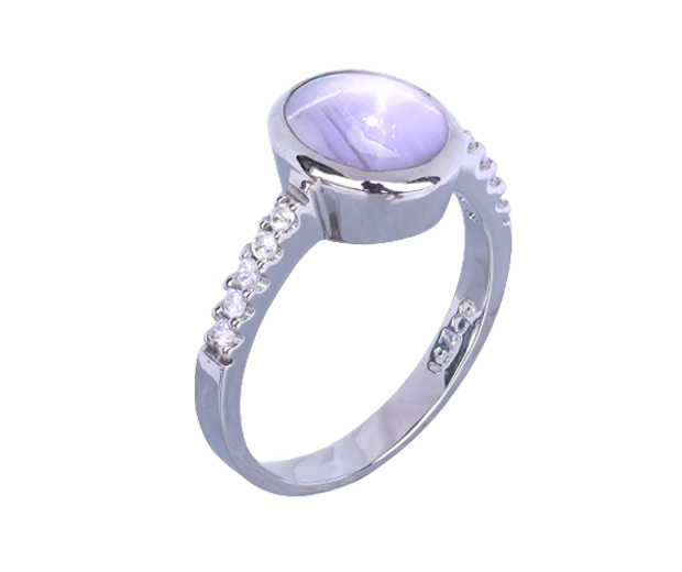 18KT WHITE GOLD RING SET WITH 01 STAR SAPPHIRE AND 10 WHITE SAPPHIRES 